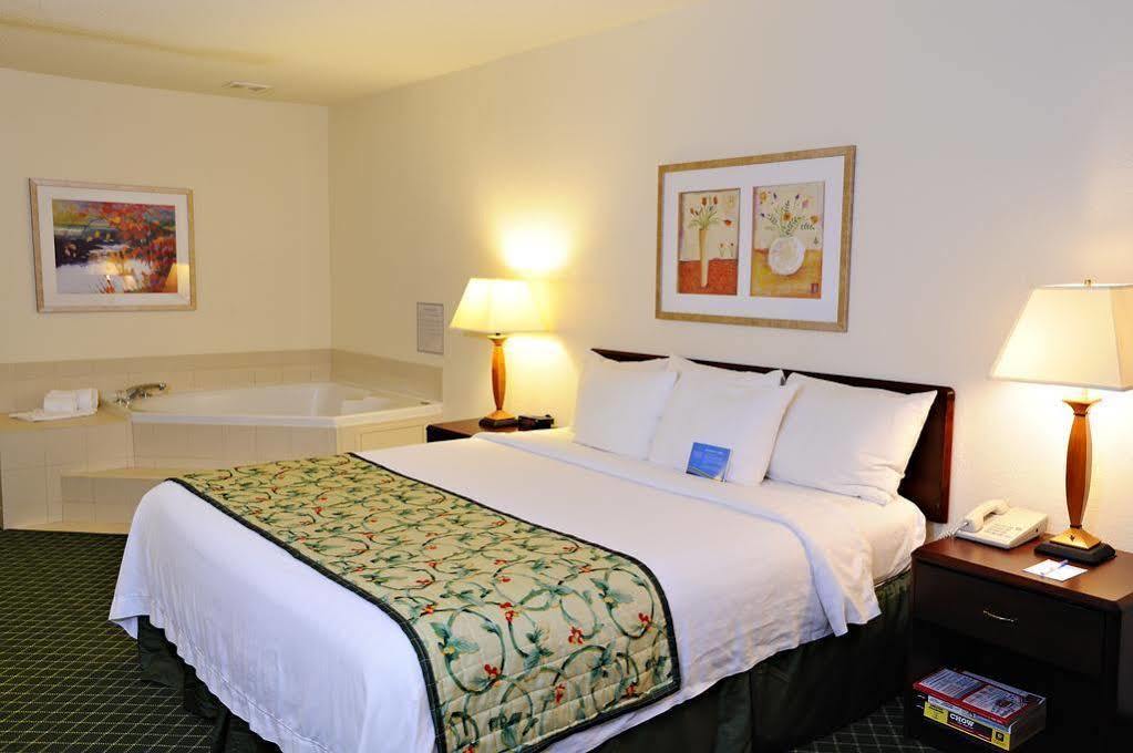 Fairfield Inn Richmond Chester Exterior photo